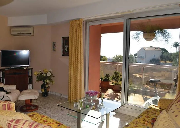 Azurelle Apartment *