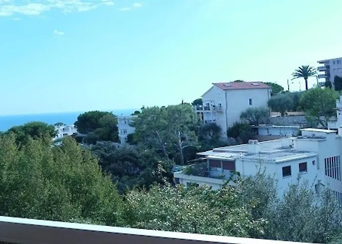Azurelle Apartment