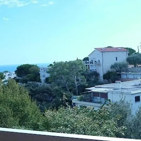 Azurelle Apartment