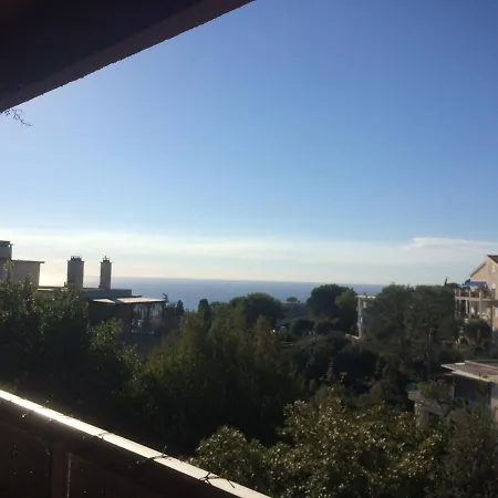 Azurelle Apartment