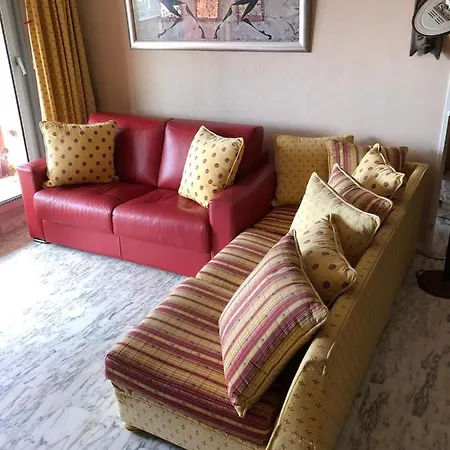 Azurelle Apartment *